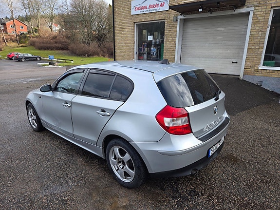 BMW 116i 3 of 5