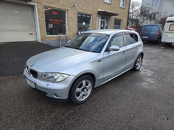 BMW 116i 2 of 5