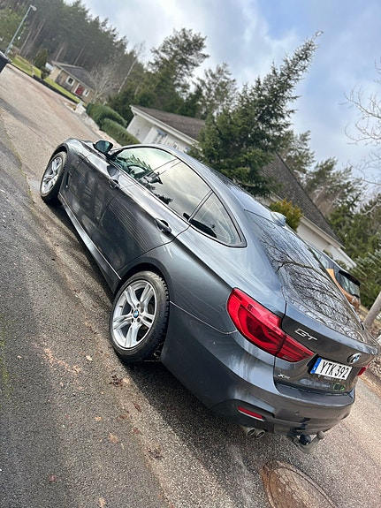 BMW 320d 2 of 10