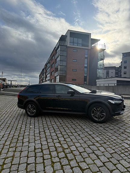 Volvo V90 Cross Country 3 of 5