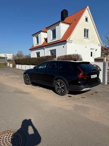 Volvo V90 Cross Country 2 of 5