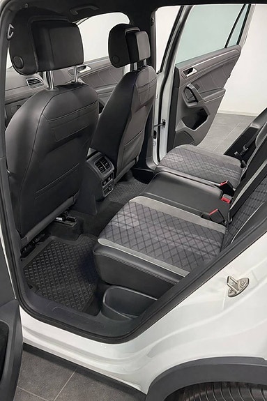 Volkswagen Tiguan 9 of 15