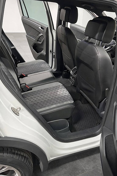 Volkswagen Tiguan 10 of 15