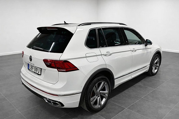 Volkswagen Tiguan 3 of 5