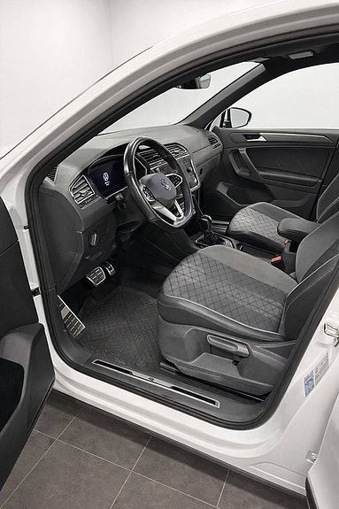 Volkswagen Tiguan 6 of 15