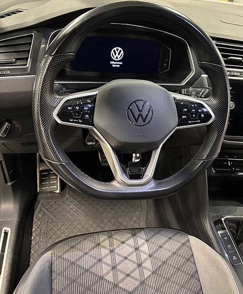 Volkswagen Tiguan 12 of 15