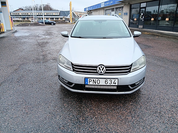 Volkswagen Passat 2 of 5