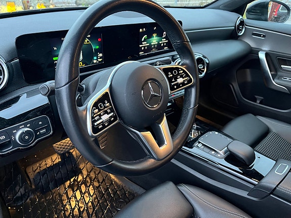 Mercedes-Benz A250 e 10 of 16