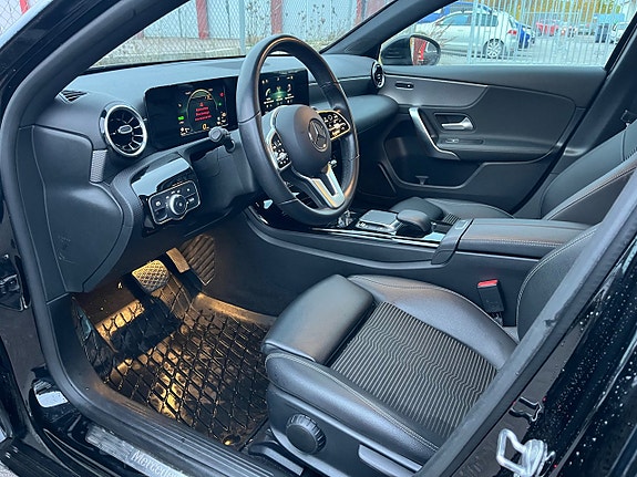 Mercedes-Benz A250 e 9 of 16