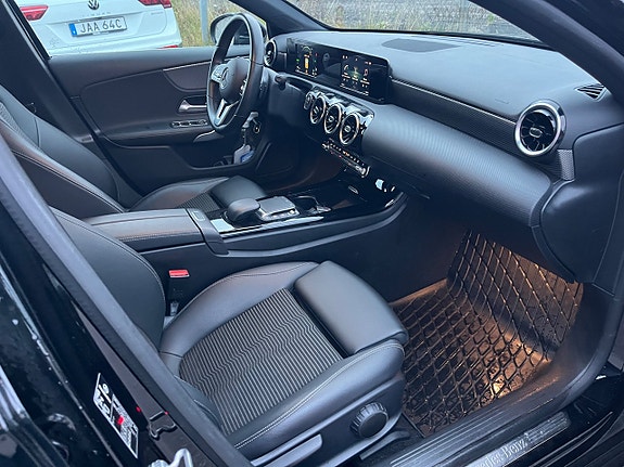 Mercedes-Benz A250 e 12 of 16