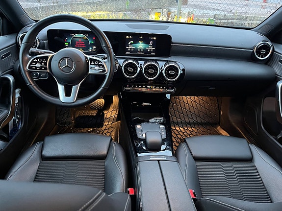 Mercedes-Benz A250 e 11 of 16