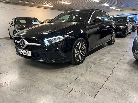 Mercedes-Benz A250 e 8 of 16