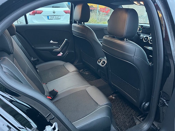 Mercedes-Benz A250 e 13 of 16