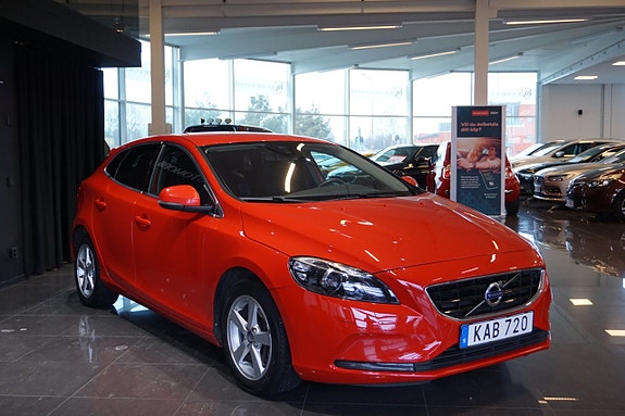 Volvo V40 2 of 15