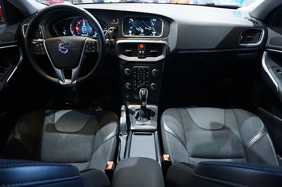 Volvo V40 9 of 15
