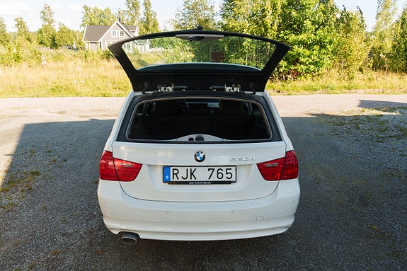 BMW 320d 12 of 18