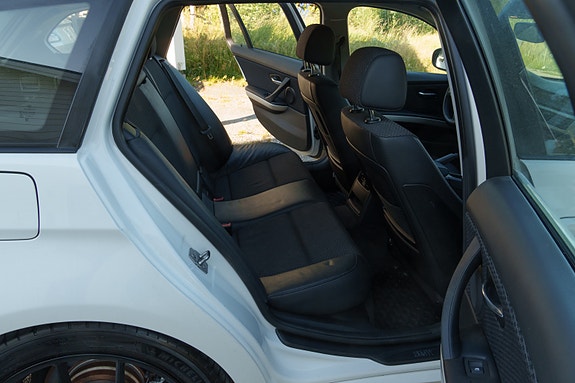 BMW 320d 14 of 18