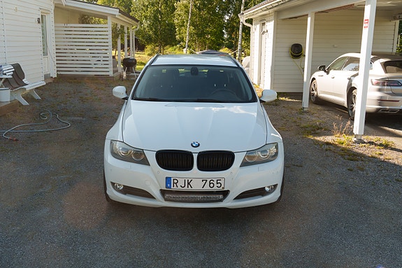 BMW 320d 4 of 18