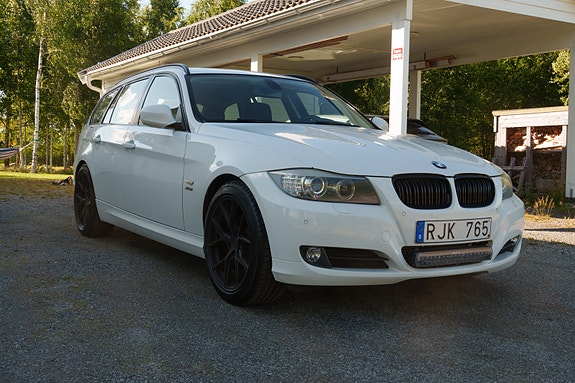 BMW 320d 2 of 18