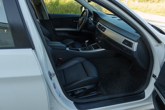BMW 320d 15 of 18