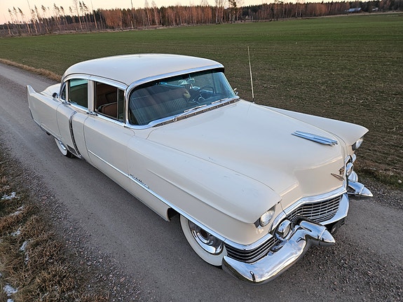 Cadillac Fleetwood 7 of 16