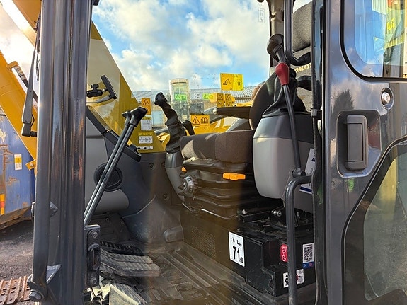 Komatsu PC78US-11 8 of 13