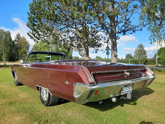 Chrysler 300 2 of 5