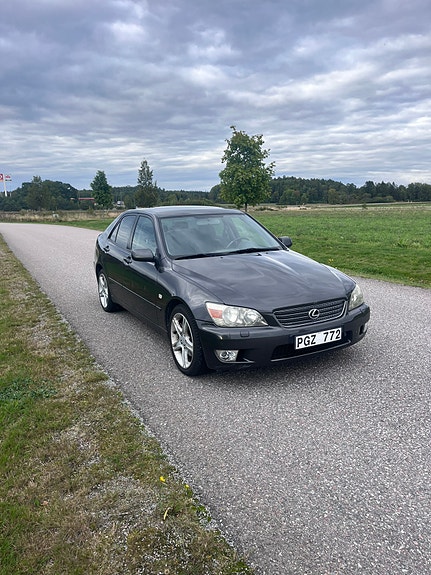 Lexus IS200 5 of 9