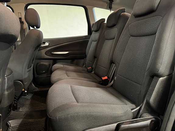 Ford S-MAX 16 of 18