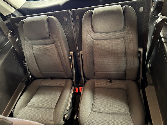 Ford S-MAX 17 of 18
