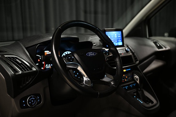 Ford Transit Connect 13 of 26