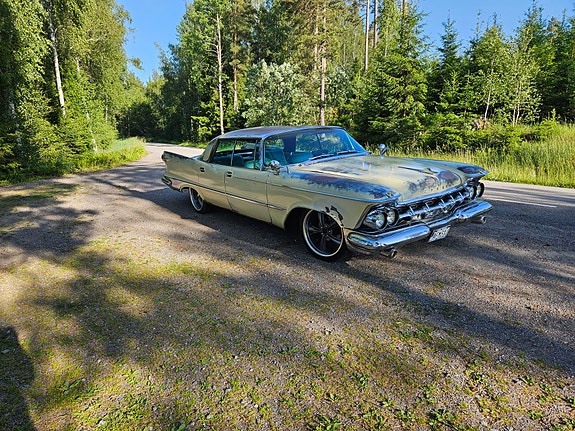 Chrysler Imperial 2 of 5