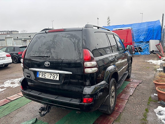 Toyota Land Cruiser 3 of 5