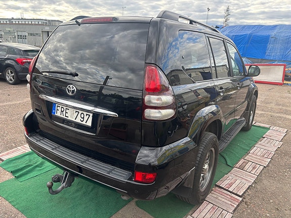 Toyota Land Cruiser 3 of 5