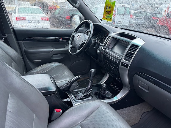 Toyota Land Cruiser 5 of 5
