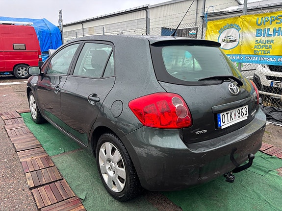 Toyota Auris 4 of 5