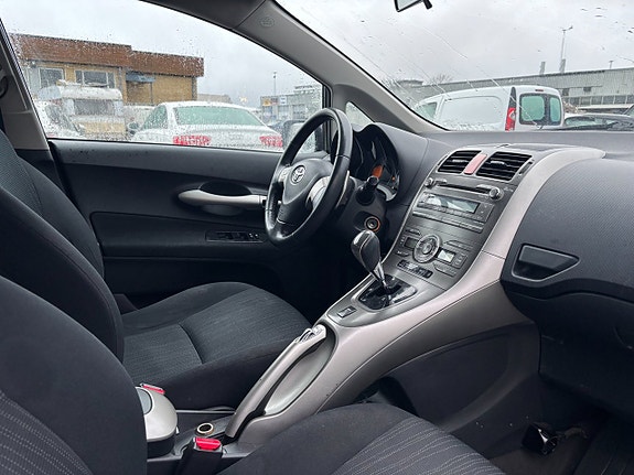 Toyota Auris 5 of 5