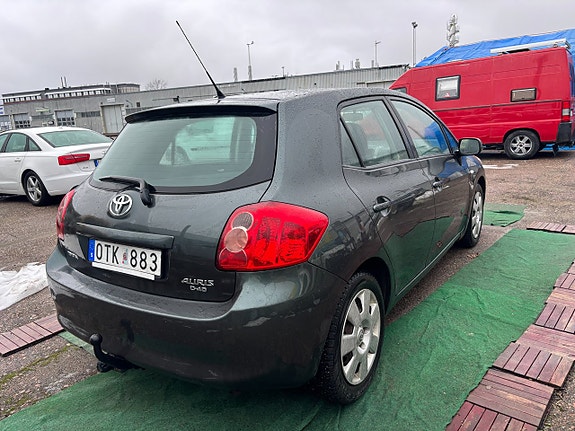 Toyota Auris 3 of 5