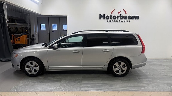 Volvo V70 2 of 8