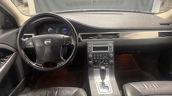 Volvo V70 6 of 8