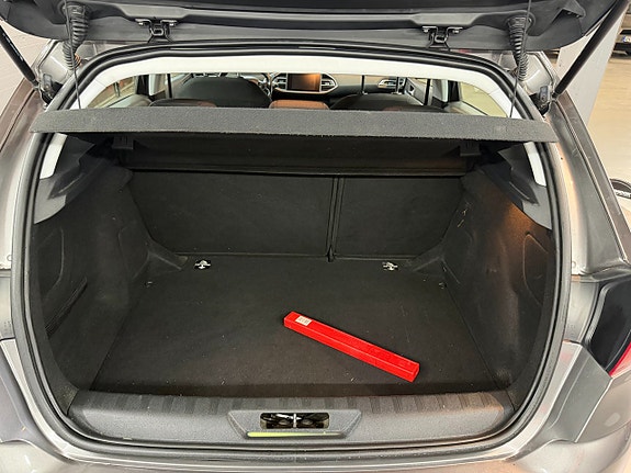 Peugeot 308 7 of 17