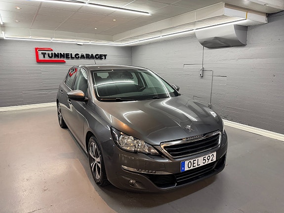 Peugeot 308 2 of 5