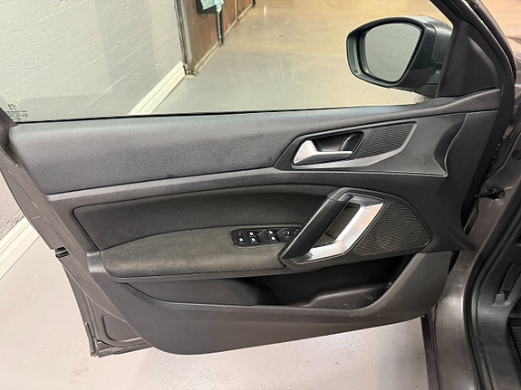 Peugeot 308 11 of 17