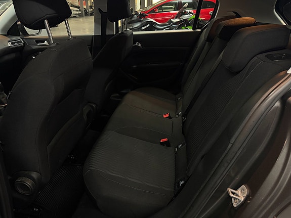 Peugeot 308 8 of 17