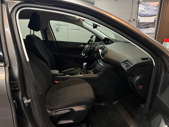 Peugeot 308 12 of 17