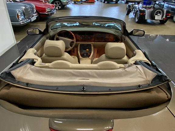 Jaguar XK 16 of 25