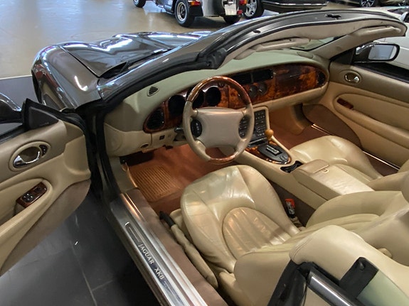 Jaguar XK 17 of 25