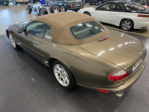 Jaguar XK 4 of 5