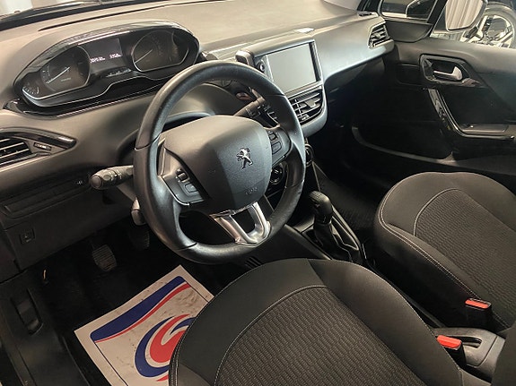 Peugeot 208 10 of 17
