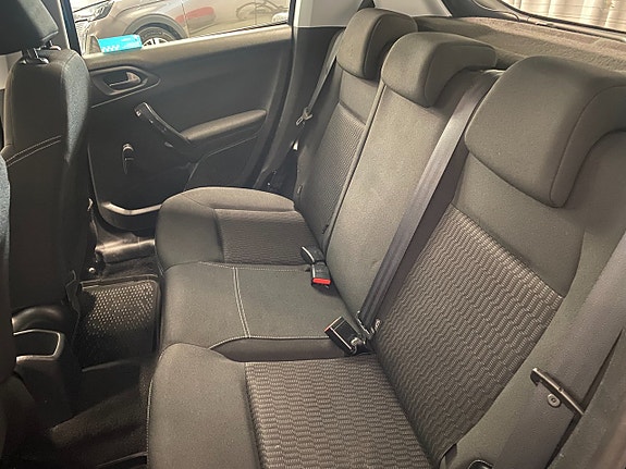 Peugeot 208 7 of 17